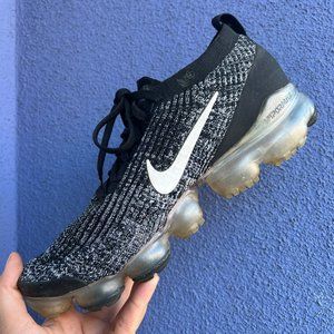 Nike Air Vapormax Flyknit Sneakers size 10M
